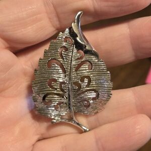 Vintage Gerry's Signed Silver Tone Open Work Swirls Textured Leaf Brooch Pin